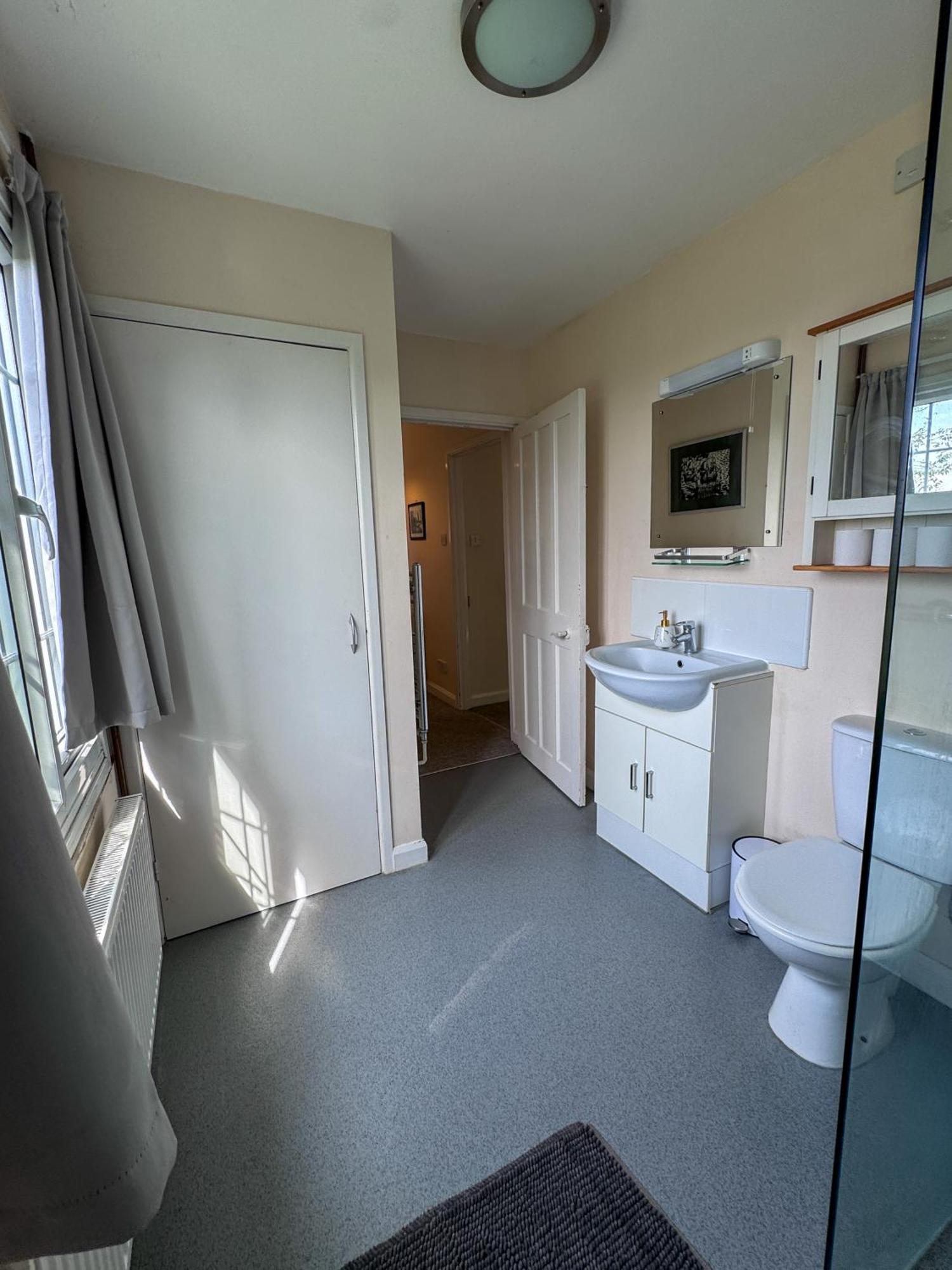 Lodge Spacious In Bath, Nature And City! Bath